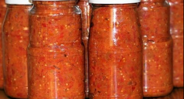 Bulharský recept lutenitsa s lilkem a mrkví na zimu